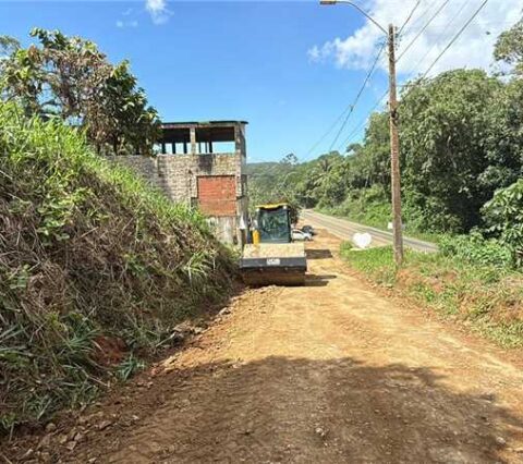 Prefeitura recupera estrada e atende demanda de moradores do Novo Ilhéus