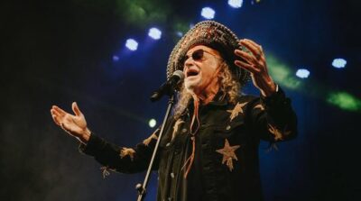 Após jogo do Brasil, Alceu Valença canta grandes sucessos no Largo do Pelourinho, em arraiá promovido pelo Governo da Bahia