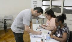 Eleitoras(es) podem atuar como mesárias(os) voluntárias(os) nas Eleições Gerais de 2026