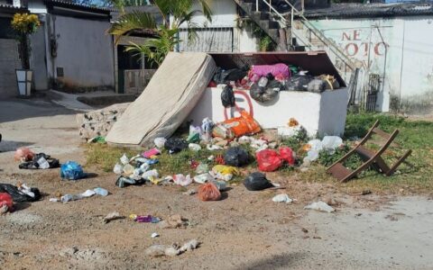 Moradores da Avenida Paulo Souto denunciam acúmulo de lixo e cobram providências da Prefeitura de Ilhéus