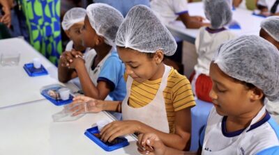 Chocolat Bahia promove ações sociais com mulheres e estudantes da rede municipal de Ilhéus