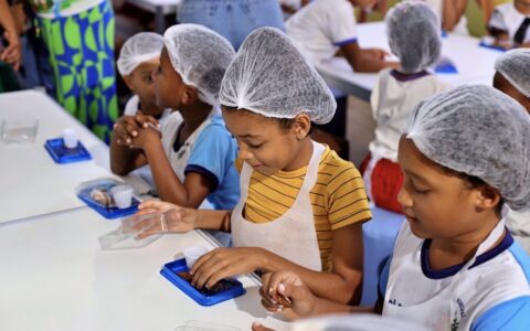 Chocolat Bahia promove ações sociais com mulheres e estudantes da rede municipal de Ilhéus