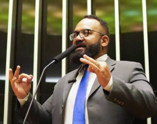 Deputado Leandro de Jesus vira alvo de reação do governo