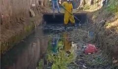Limpeza de canal reforça manutenção urbana na Rua do Cano