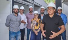 Prefeito Augusto Castro vistoria canteiros de obras da Feira do Califórnia e Parque Linear Amélia Amado