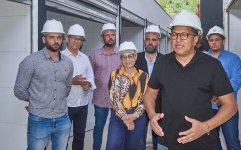 Prefeito Augusto Castro vistoria canteiros de obras da Feira do Califórnia e Parque Linear Amélia Amado