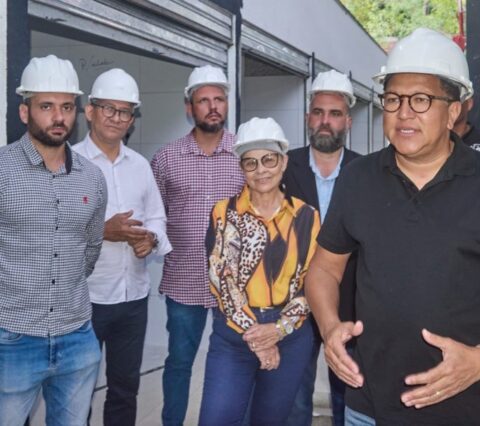 Prefeito Augusto Castro vistoria canteiros de obras da Feira do Califórnia e Parque Linear Amélia Amado
