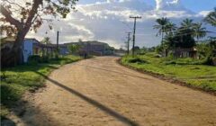 Prefeitura realiza patrolamento e encascalhamento em acesso ao Jóia do Atlântico