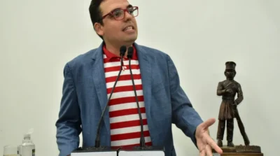 TRE-BA condena Tenóbio por propaganda antecipada contra Jerônimo Rodrigues e aplica multa de R$ 30 mil