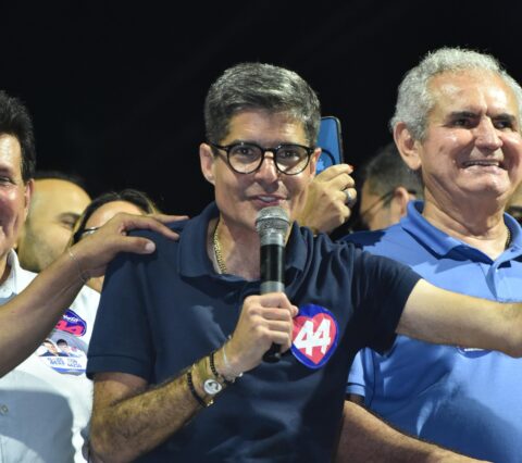 ACM Neto anuncia processo contra Jerônimo por calúnia