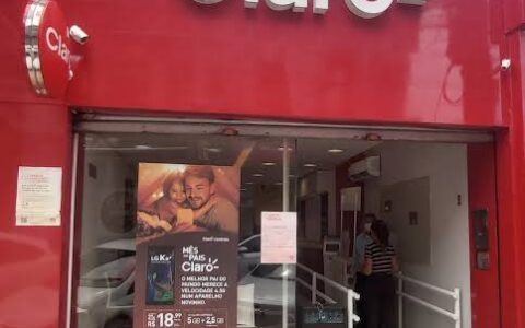 Cliente denuncia atendimento demorado e insistência na venda de pacotes em loja da Claro de Ilhéus