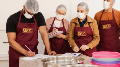 Na ExpoCacau, Centro de Inovação recebe amostras para concurso e apresenta oportunidades para produtores