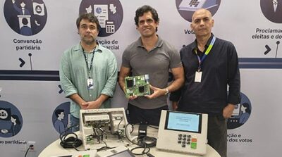 TRE-BA abre urna eletrônica e reforça transparência e segurança do sistema de votação