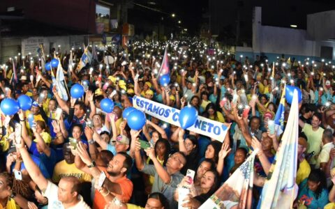 A 30 dias da eleição, ACM Neto leva multidão às ruas de Governador Mangabeira e imagens impressionam