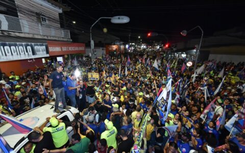 ACM Neto participa de carreata em Vitória da Conquista e consolida sentimento de mudança a quatro dias das eleições