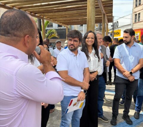 Canteiro central da Praça Cairu é entregue após obras de requalificação