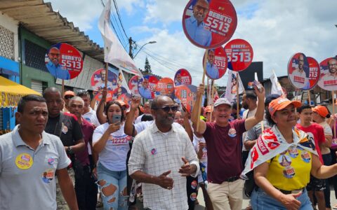 Em Itabuna, Bebeto apresenta propostas durante corpo a corpo na Feira do Centro Comercial