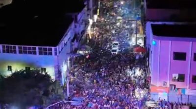 Imagens aéreas impressionam: ACM Neto transforma ato de campanha em Carnaval e reúne cerca de 40 mil pessoas em Irecê