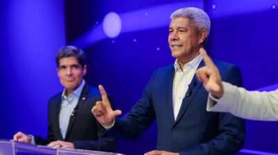 Justiça Eleitoral proíbe material que associa ACM Neto a Lula