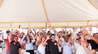 No Sudoeste baiano, Bebeto visita Tanhaçu e conversa com moradores e comerciantes