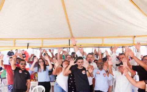 No Sudoeste baiano, Bebeto visita Tanhaçu e conversa com moradores e comerciantes