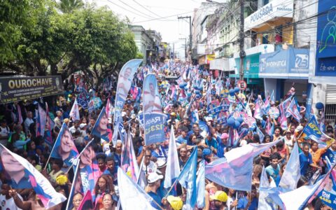Onda azul toma conta das ruas de Valença em grande caminhada com ACM Neto, Zé Cocá, Coronel e João Roma
