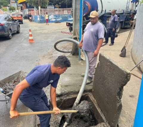 Prefeitura de Ilhéus mantém limpeza de bueiros e reforça equipes durante período de fortes chuvas