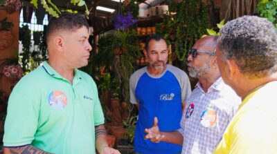 Bebeto faz corpo a corpo no Nelson Costa e intensifica presença nos bairros de Ilhéus