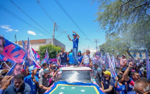 Caminhada da mudança reúne milhares de apoiadores de ACM Neto em Araci