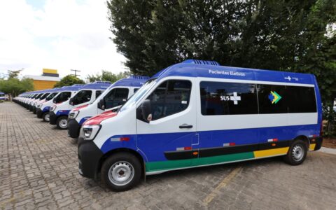 Estado e Ministério da Saúde ampliam assistência do SUS no interior da Bahia com entrega de vans e unidades odontológicas móveis
