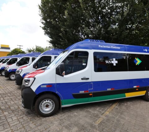 Estado e Ministério da Saúde ampliam assistência do SUS no interior da Bahia com entrega de vans e unidades odontológicas móveis