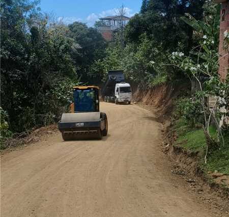 Manutenção de vias contempla diversas localidades e melhora a mobilidade em Ilhéus