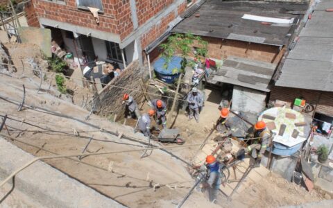 Obras de contenção de encosta na Rua da Ladeirinha no Califórnia em Itabuna avançam