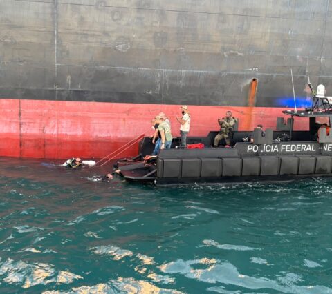Salvador : PF e PM localizam grande quantidade de droga escondida em navio com destino à Europa