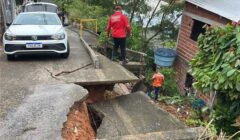 Prefeitura de Ilhéus interdita trecho da Segunda Travessa do Alto do Nerival após desabamento