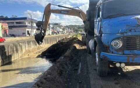 Prefeitura inicia obras no Canal do Malhado com serviços de limpeza
