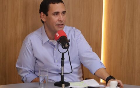 Secretário do PT critica Flávio Bolsonaro após discurso de derrota: "DNA antidemocrático"